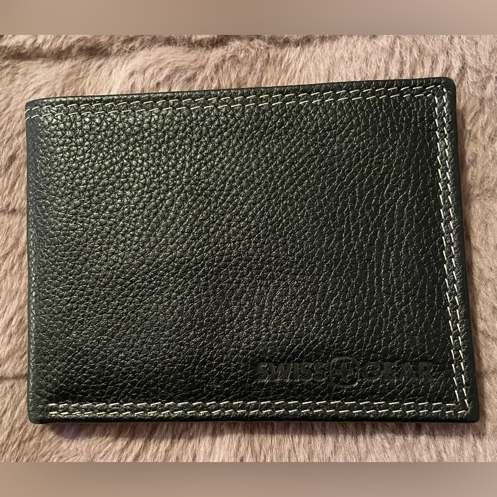 SwissGear Men's Black Pebbled Leather Wallet with RFID